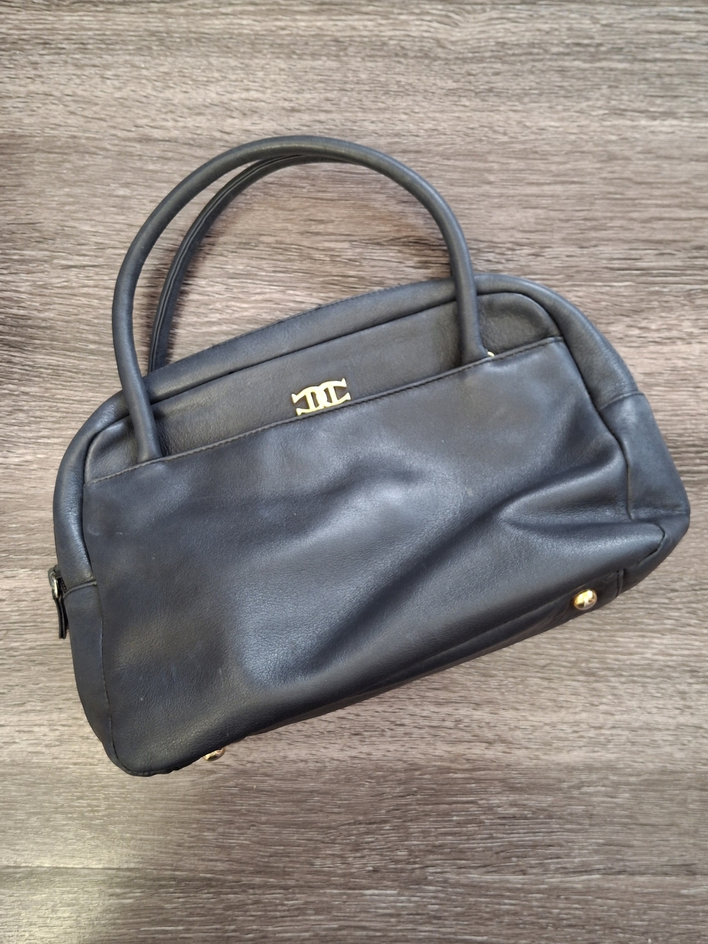 Y2k Aigner Black Leather Women’s Handbag with Gold Accent and Feet